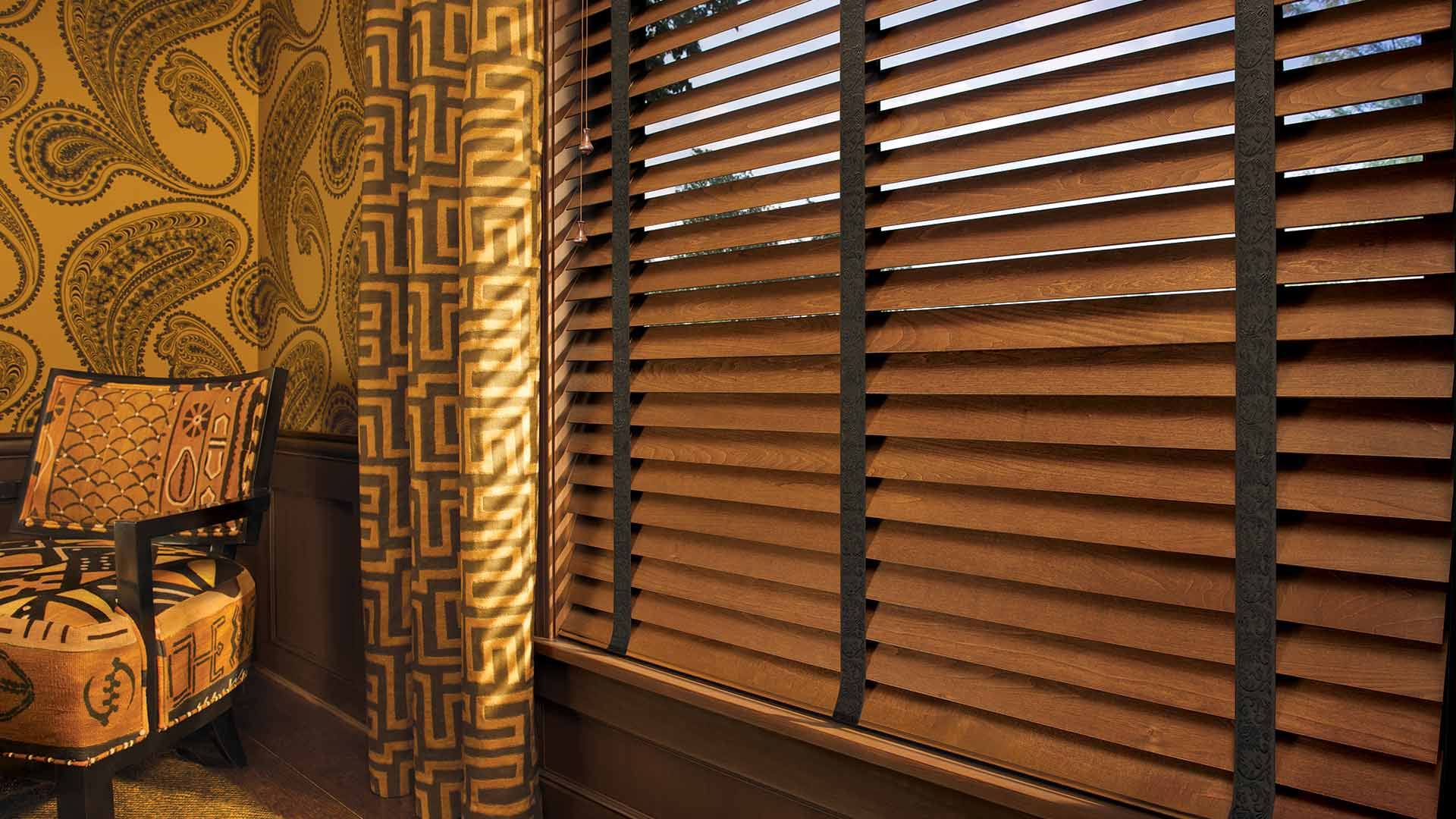 Wood-Blinds-with-Decorative-Tapes